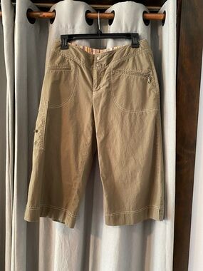 Athleta Olive Cargo Capris with Multiple Utility Pockets, Women’s Size 8